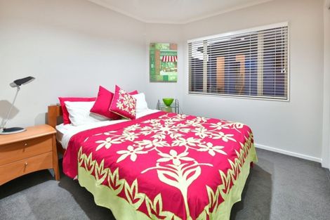 Photo of property in 2/126 Whangaparaoa Road, Red Beach, 0932