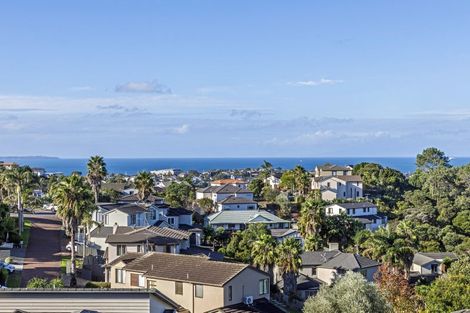 Photo of property in 493 East Coast Road, Murrays Bay, Auckland, 0630