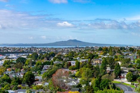 Photo of property in 611b Glenfield Road, Totara Vale, Auckland, 0629