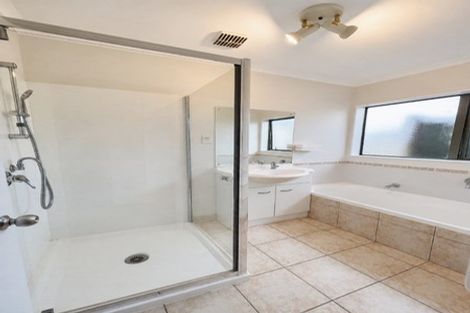 Photo of property in 48 Medvale Avenue, Flat Bush, Auckland, 2019