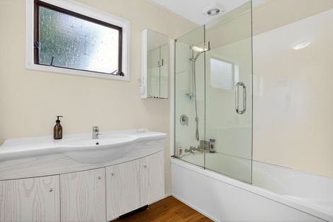 Photo of property in 2/39 Brunton Place, Glenfield, Auckland, 0629