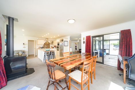 Photo of property in 16 Sorrento Place, Kelvin Grove, Palmerston North, 4414