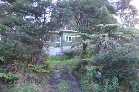 Photo of property in 211 Laingholm Drive, Laingholm, Auckland, 0604