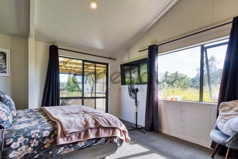 Photo of property in 136 Chamberlain Road, Massey, Auckland, 0614