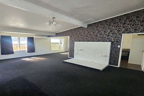 Photo of property in 30 Memorial Drive, Parahaki, Whangarei, 0112