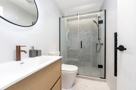 Photo of property in 4b Lyford Crescent, Sunnynook, Auckland, 0620