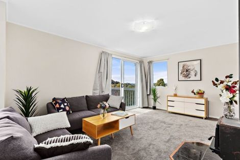 Photo of property in 24 Halloran Place, Massey, Auckland, 0614