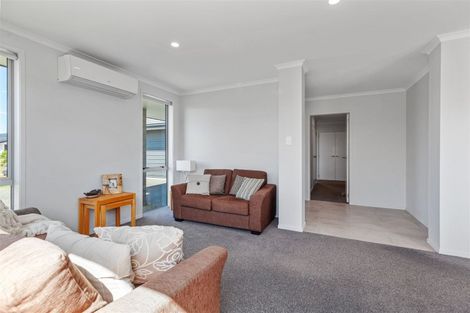 Photo of property in 10 Oka Street, Papamoa Beach, Papamoa, 3118