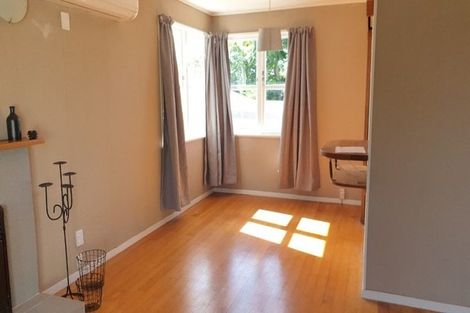 Photo of property in 81 Lauderdale Road, Birkdale, Auckland, 0626