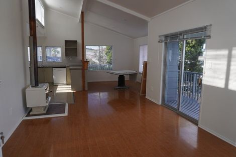 Photo of property in 8 Edgeworth Road, Glenfield, Auckland, 0629