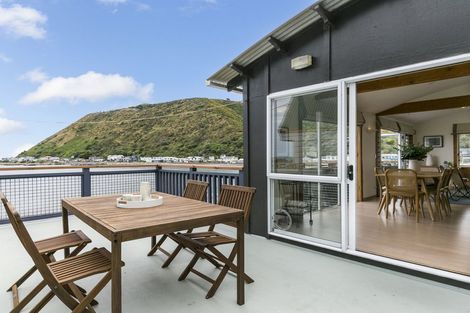 Photo of property in 32 Owhiro Bay Parade, Owhiro Bay, Wellington, 6023