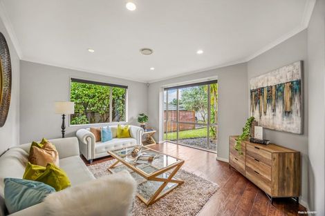 Photo of property in 25 Nimstedt Avenue, Oteha, Auckland, 0632