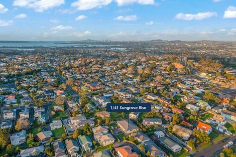 Photo of property in 1/41 Sungrove Rise, Sunnyvale, Auckland, 0612