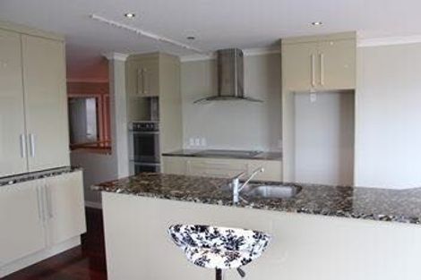 Photo of property in 583 Glenfield Road, Totara Vale, Auckland, 0629