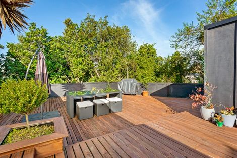 Photo of property in 43 La Rosa Street, Green Bay, Auckland, 0604