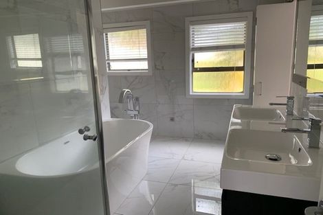 Photo of property in 1/91 Aberdeen Road, Castor Bay, Auckland, 0620