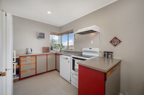 Photo of property in 2/114 Bradbury Road, Botany Downs, Auckland, 2010