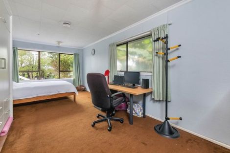 Photo of property in 1 Aorangi Place, Birkenhead, Auckland, 0626