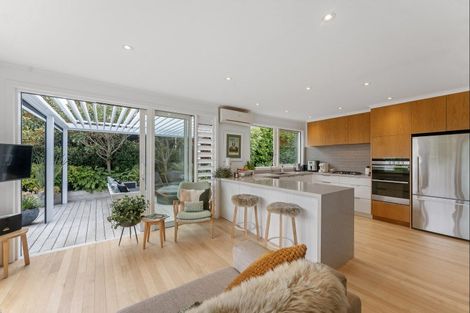 Photo of property in 17 Palmerston Road, Birkenhead, Auckland, 0626