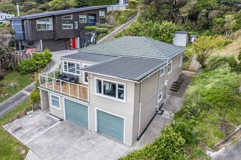Photo of property in 28 Paremata Crescent, Paremata, Porirua, 5024
