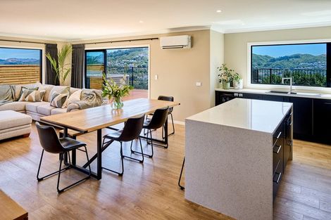 Photo of property in 12 Boeing Way, Newlands, Wellington, 6037