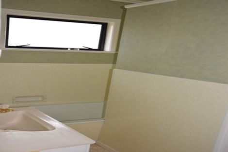 Photo of property in 25 Yeovil Road, Te Atatu Peninsula, Auckland, 0610