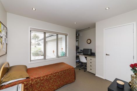 Photo of property in 2 Grand Oaks Drive, Awapuni, Palmerston North, 4412