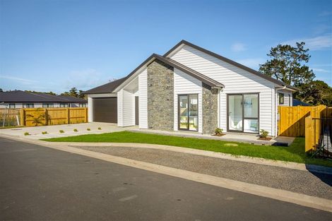 Photo of property in 10 Cutfield Lane, Kumeu, 0810