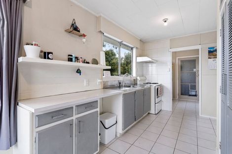 Photo of property in 1/14 Waari Avenue, Sunnyvale, Auckland, 0612