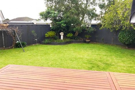 Photo of property in 11 Lindis Place, Mangere Bridge, Auckland, 2022