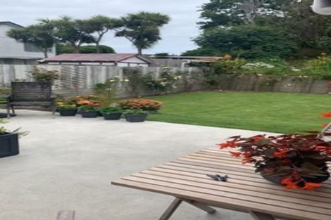 Photo of property in 16 Kowhai Grove, Raumati Beach, Paraparaumu, 5032