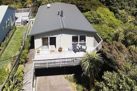 Photo of property in 2 Corlett Road, Plimmerton, Porirua, 5026