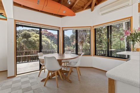 Photo of property in 79 Garden Road, Piha, New Lynn, 0772