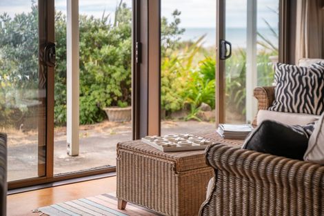 Photo of property in 43 Field Way, Waikanae Beach, Waikanae, 5036