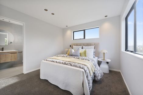 Photo of property in 19 Taipahitini Road, Rosehill, 2113