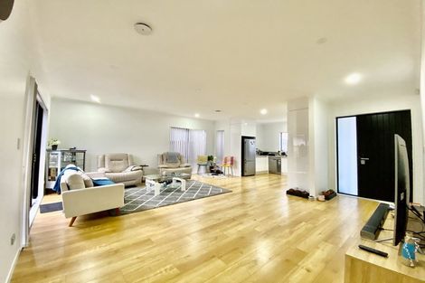 Photo of property in 6 Black Beech Crescent, Takanini, 2110