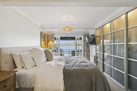 Photo of property in 8 Nakora Road, Karaka Bays, Wellington, 6022