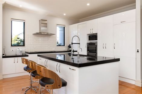 Photo of property in 39 Garreg Road, Fendalton, Christchurch, 8052