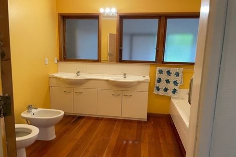 Photo of property in 4 Grenfell Drive, Karori, Wellington, 6012