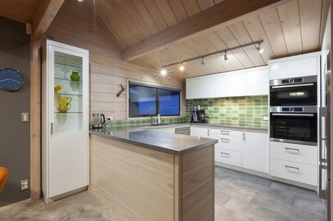 Photo of property in 5 Kohutuhutu Road, Raumati Beach, Paraparaumu, 5032