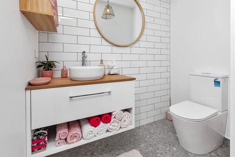 Photo of property in 13 Waitemata Drive, One Tree Point, 0118