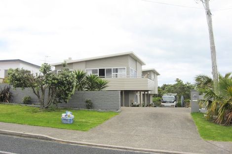 Photo of property in 1317 Whangaparaoa Road, Army Bay, Whangaparaoa, 0930