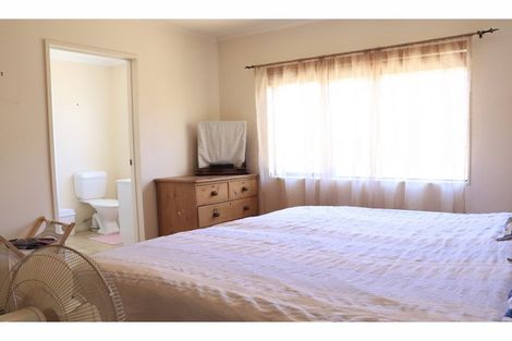 Photo of property in 2/5 Anne Road, Hillcrest, Auckland, 0627