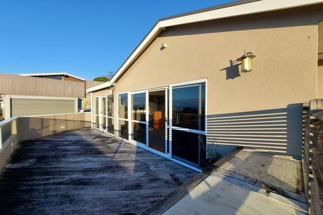 Photo of property in 25 Bayly Road, Moturoa, New Plymouth, 4310