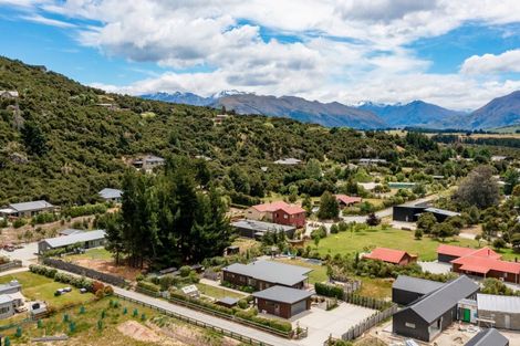 Photo of property in 4 Goldie Lane, Albert Town, Wanaka, 9305