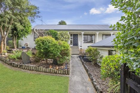 Photo of property in 8 Curacao Place, Half Moon Bay, Auckland, 2012