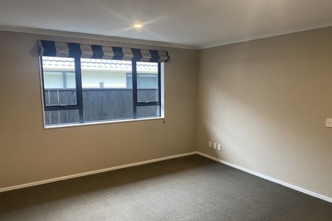 Photo of property in 12 Mcewen Crescent, Riverstone Terraces, Upper Hutt, 5018