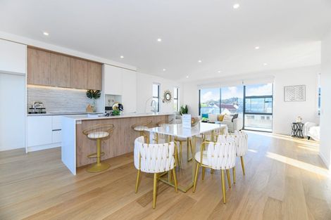 Photo of property in 952e East Coast Road, Northcross, Auckland, 0632