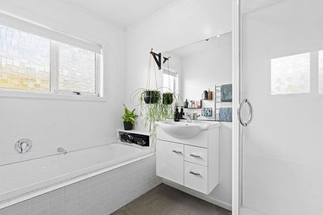 Photo of property in 1 Mahupuku Street, Greytown, 5712