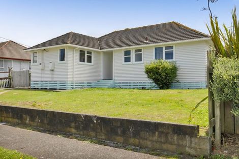 Photo of property in 6 Mcguire Street, Hawera, 4610